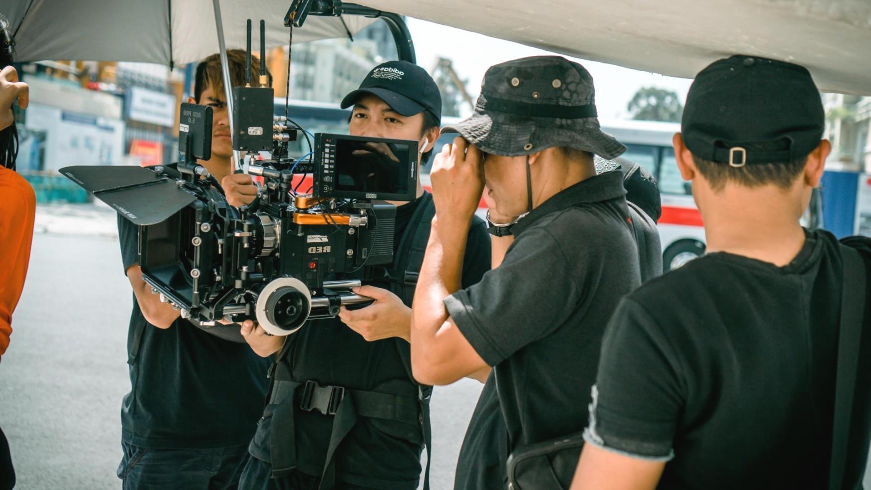 Przykład profesjonalnego środowiska pracy z montażem wideo